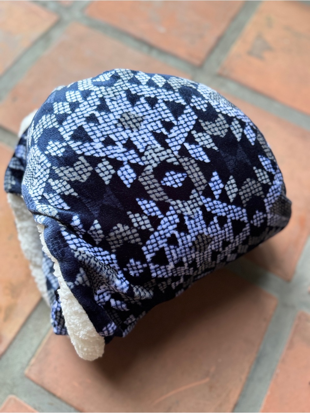 Columbia Blue Aztec Style Sherpa Throw